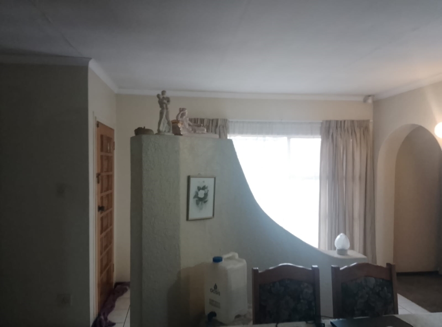 4 Bedroom Property for Sale in Lodeyko Gauteng
