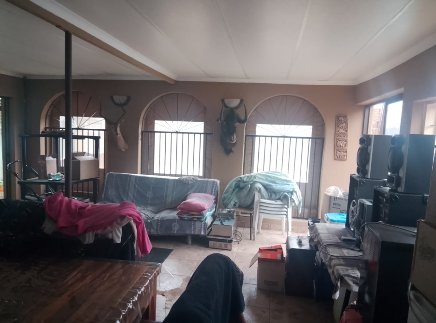 4 Bedroom Property for Sale in Lodeyko Gauteng