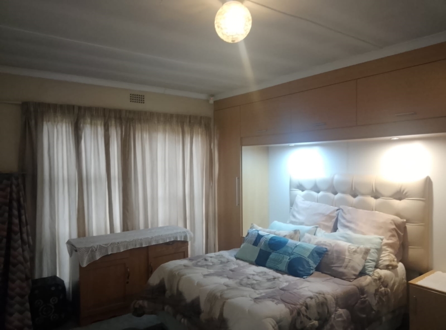 4 Bedroom Property for Sale in Lodeyko Gauteng