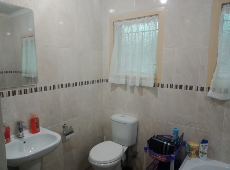 4 Bedroom Property for Sale in Lodeyko Gauteng