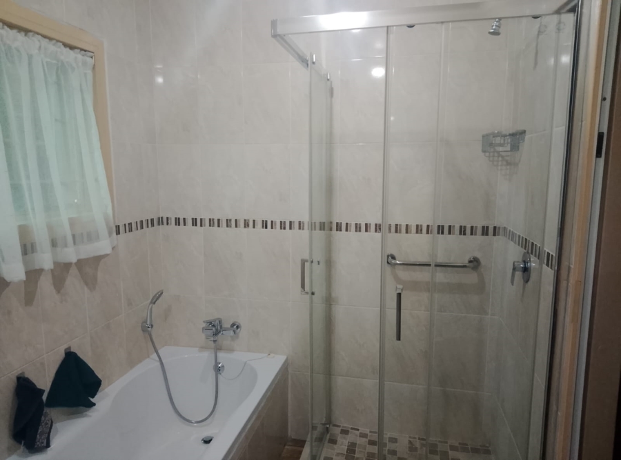 4 Bedroom Property for Sale in Lodeyko Gauteng