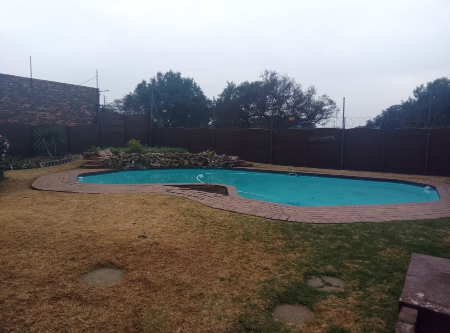 4 Bedroom Property for Sale in Lodeyko Gauteng