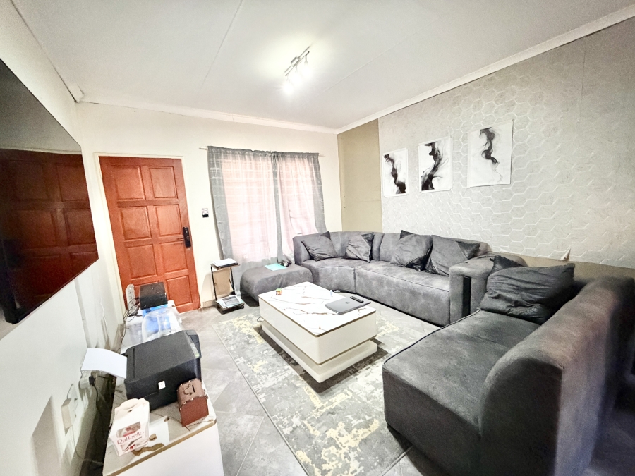 2 Bedroom Property for Sale in The Reeds Gauteng