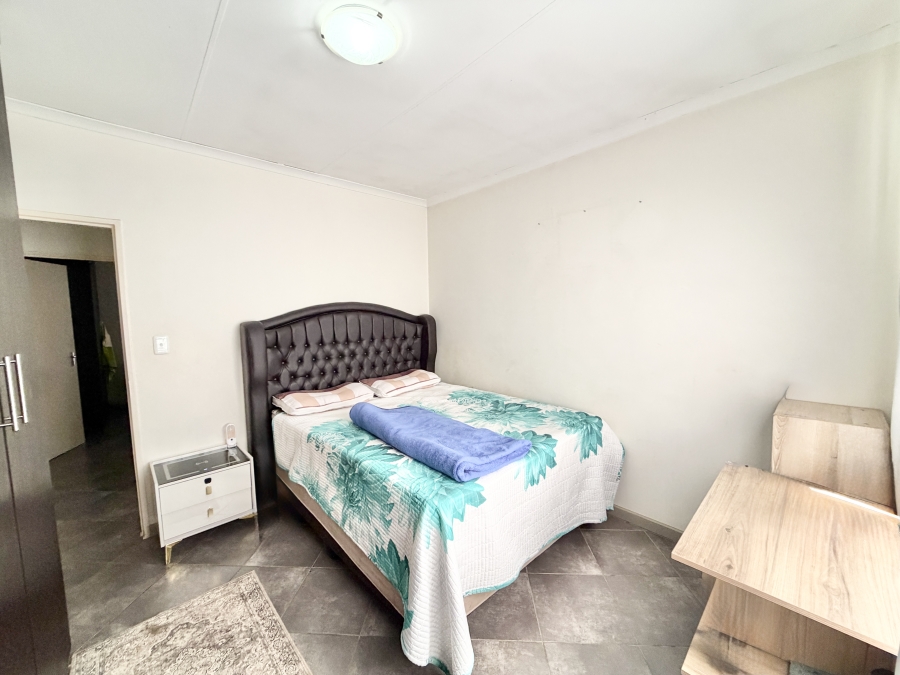 2 Bedroom Property for Sale in The Reeds Gauteng