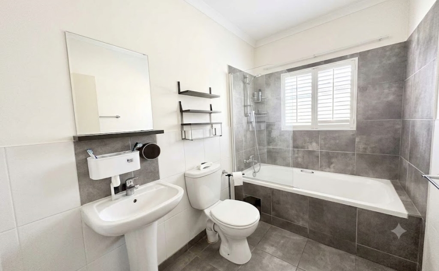 2 Bedroom Property for Sale in The Reeds Gauteng