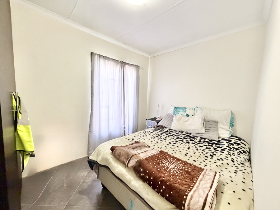 2 Bedroom Property for Sale in The Reeds Gauteng