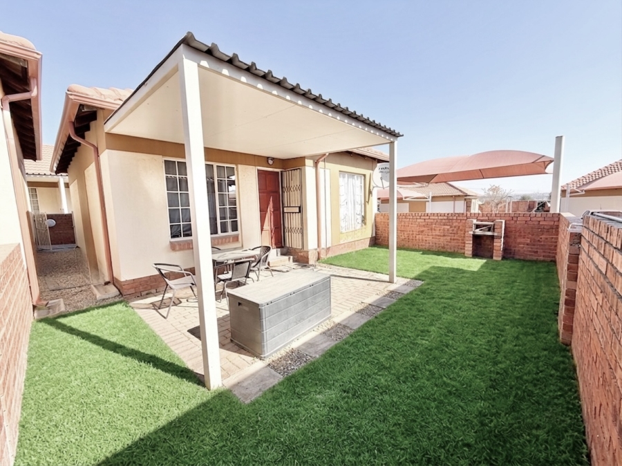 2 Bedroom Property for Sale in The Reeds Gauteng