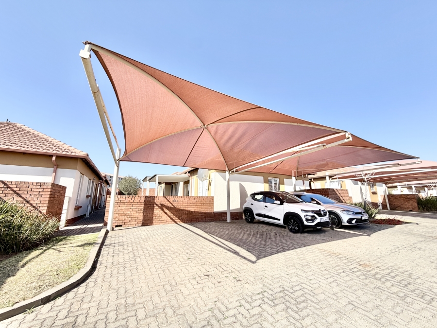 2 Bedroom Property for Sale in The Reeds Gauteng