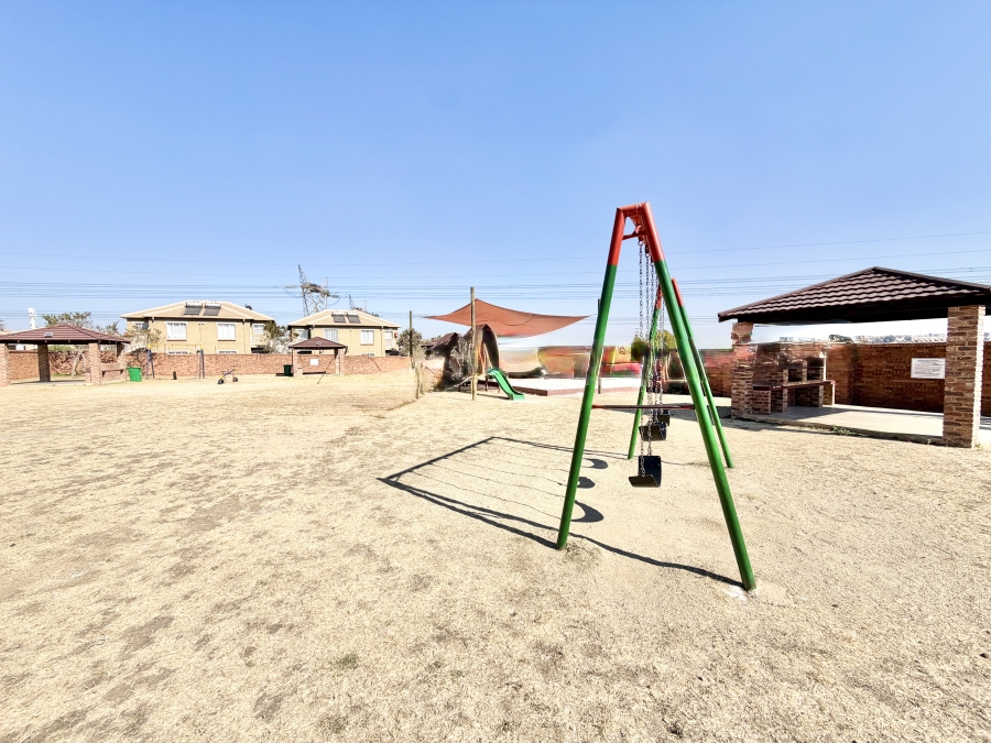 2 Bedroom Property for Sale in The Reeds Gauteng