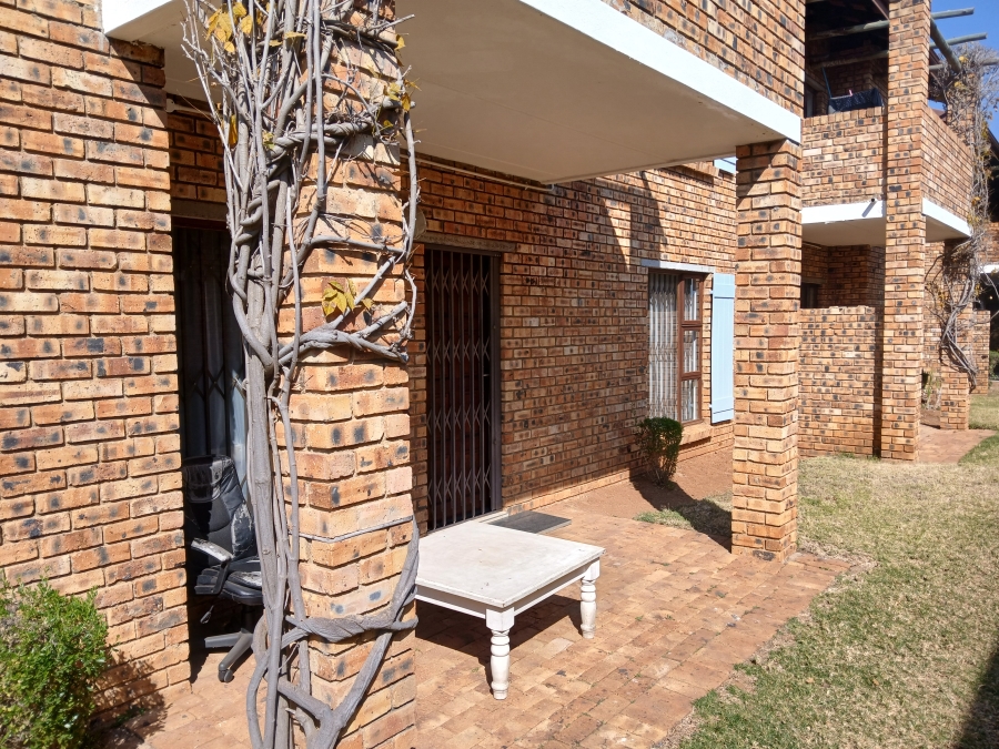 To Let 3 Bedroom Property for Rent in Honeydew Grove Gauteng