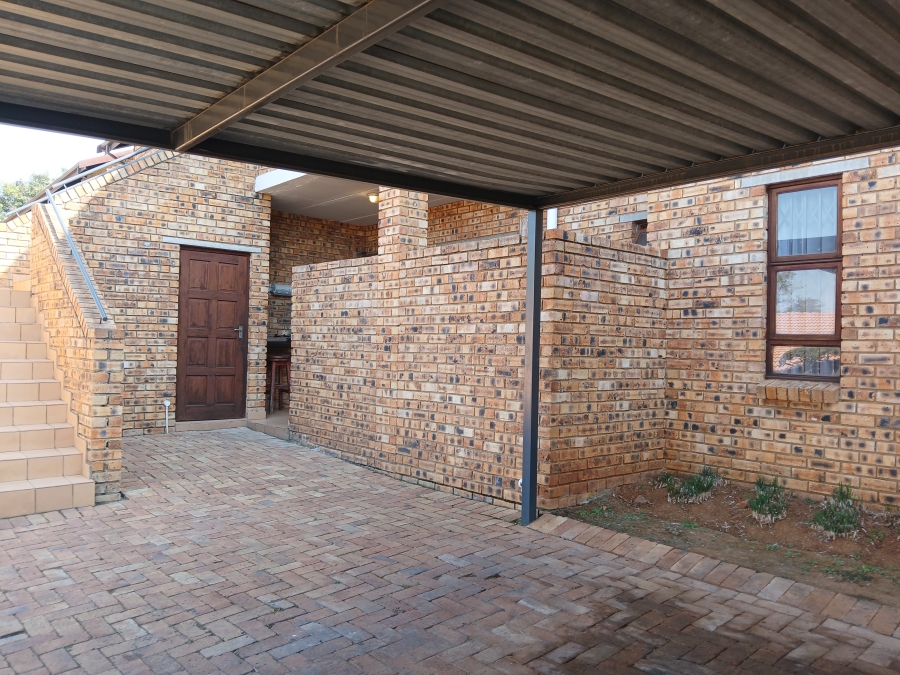 To Let 3 Bedroom Property for Rent in Honeydew Grove Gauteng