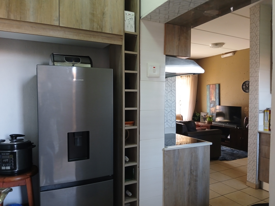 To Let 3 Bedroom Property for Rent in Honeydew Grove Gauteng