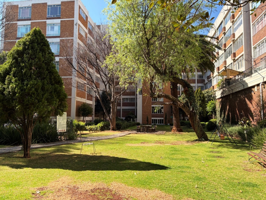 To Let 2 Bedroom Property for Rent in Killarney Gauteng
