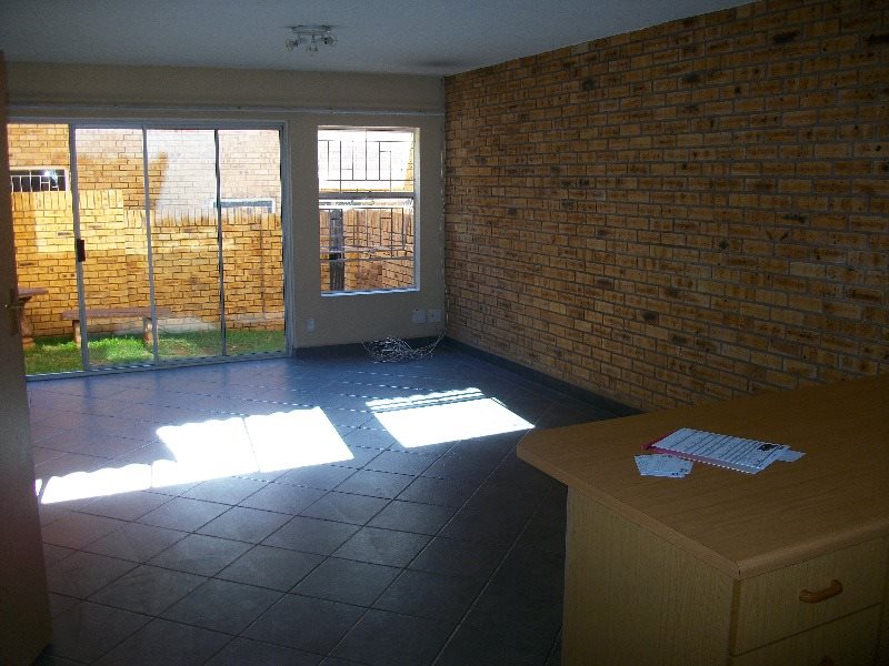 To Let 2 Bedroom Property for Rent in Rangeview Gauteng