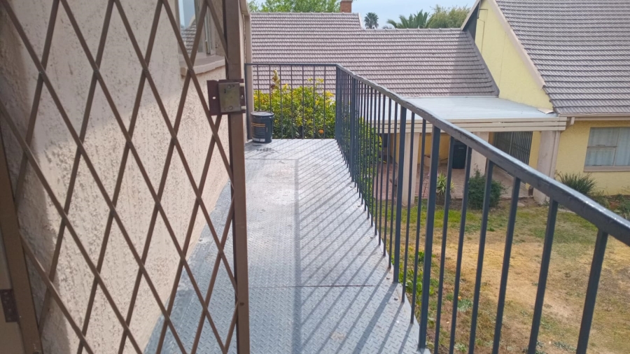 To Let 1 Bedroom Property for Rent in Edleen Gauteng