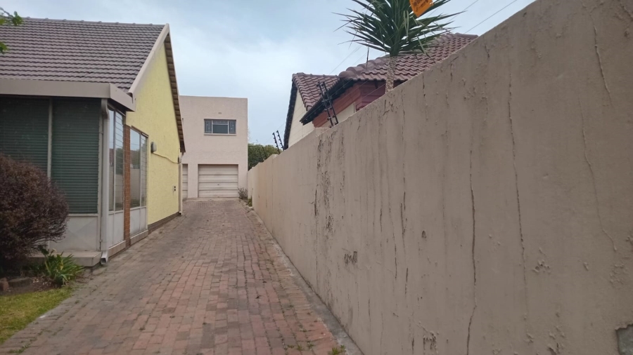 To Let 1 Bedroom Property for Rent in Edleen Gauteng