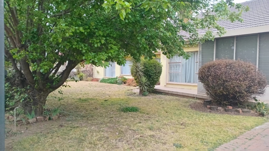 To Let 1 Bedroom Property for Rent in Edleen Gauteng