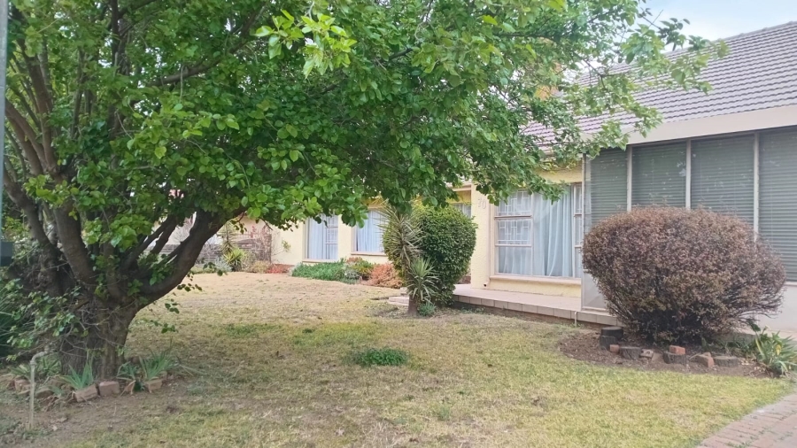 To Let 1 Bedroom Property for Rent in Edleen Gauteng