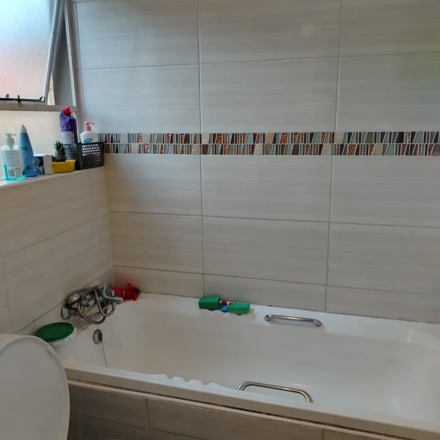 2 Bedroom Property for Sale in Glen Marais Gauteng