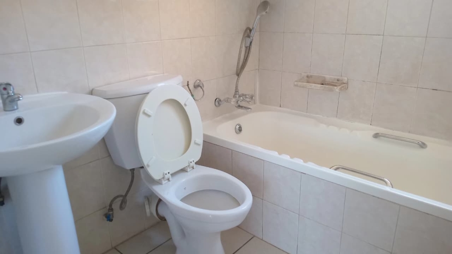 2 Bedroom Property for Sale in Glen Marais Gauteng
