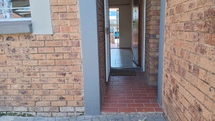 2 Bedroom Property for Sale in Glen Marais Gauteng