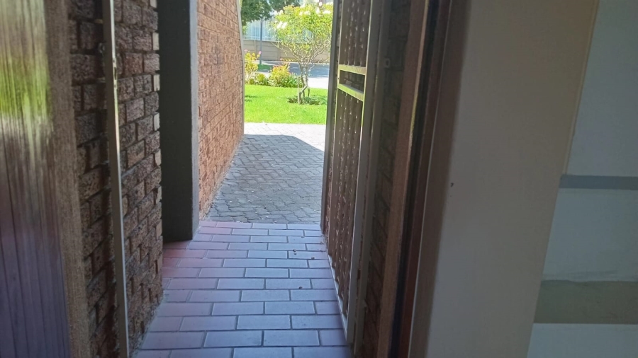 2 Bedroom Property for Sale in Glen Marais Gauteng