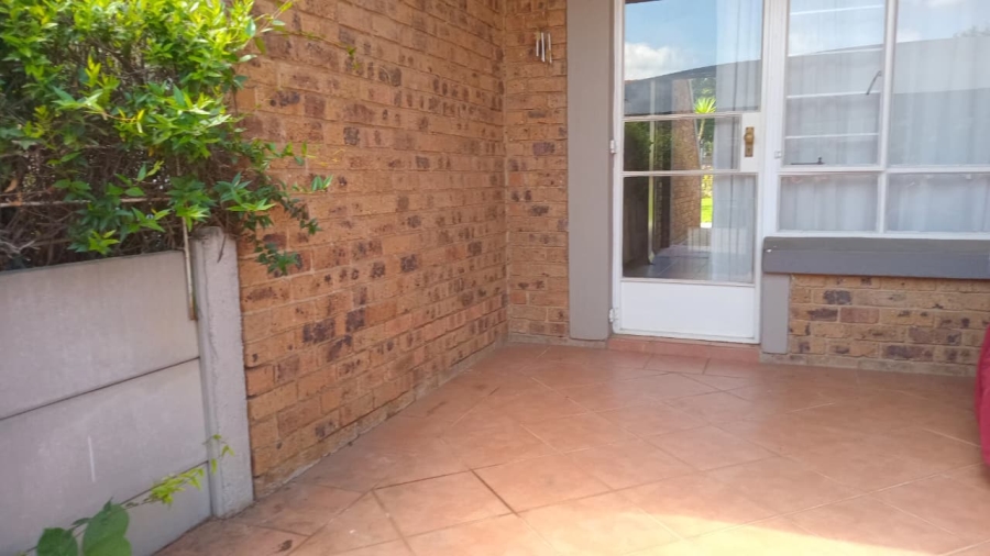 2 Bedroom Property for Sale in Glen Marais Gauteng