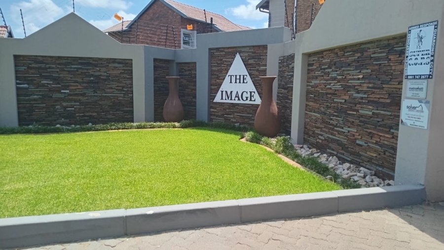 2 Bedroom Property for Sale in Glen Marais Gauteng