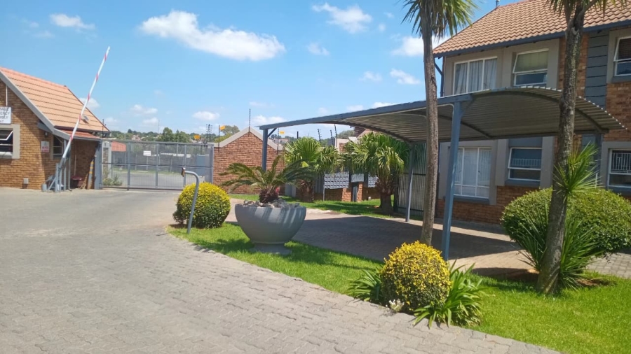 2 Bedroom Property for Sale in Glen Marais Gauteng