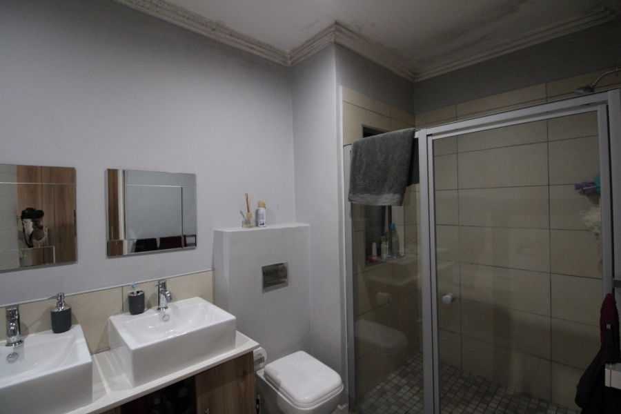 To Let 2 Bedroom Property for Rent in Bryanston Gauteng