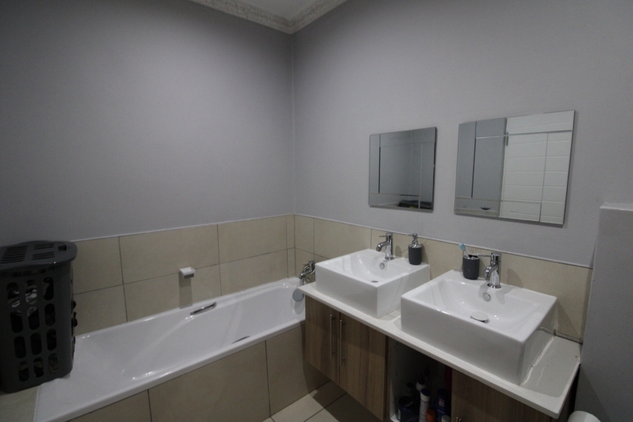 To Let 2 Bedroom Property for Rent in Bryanston Gauteng