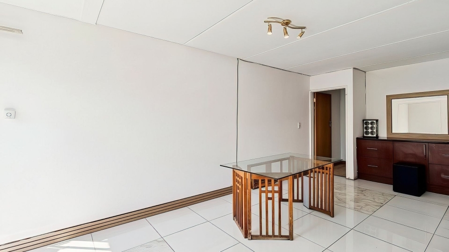 1 Bedroom Property for Sale in Sandown Gauteng