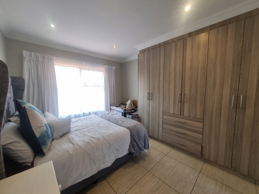 To Let 3 Bedroom Property for Rent in Equestria Gauteng