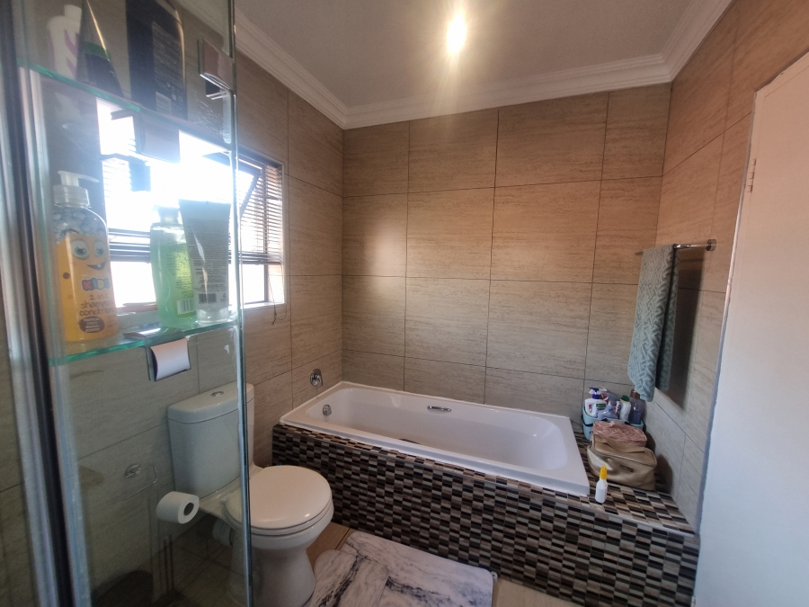 To Let 3 Bedroom Property for Rent in Equestria Gauteng