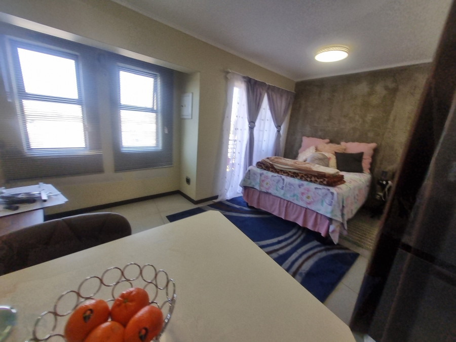 1 Bedroom Property for Sale in Hatfield Gauteng