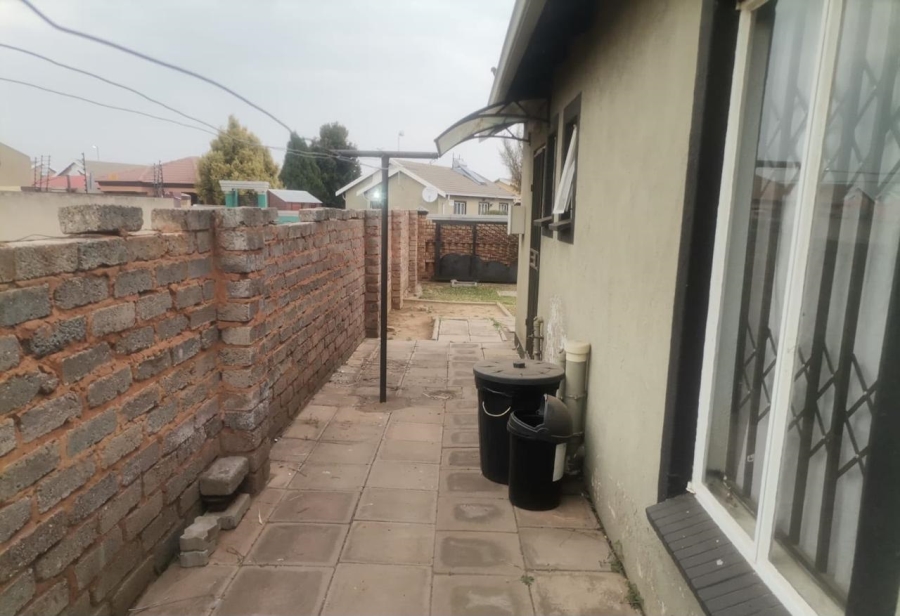 4 Bedroom Property for Sale in Windmill Park Gauteng