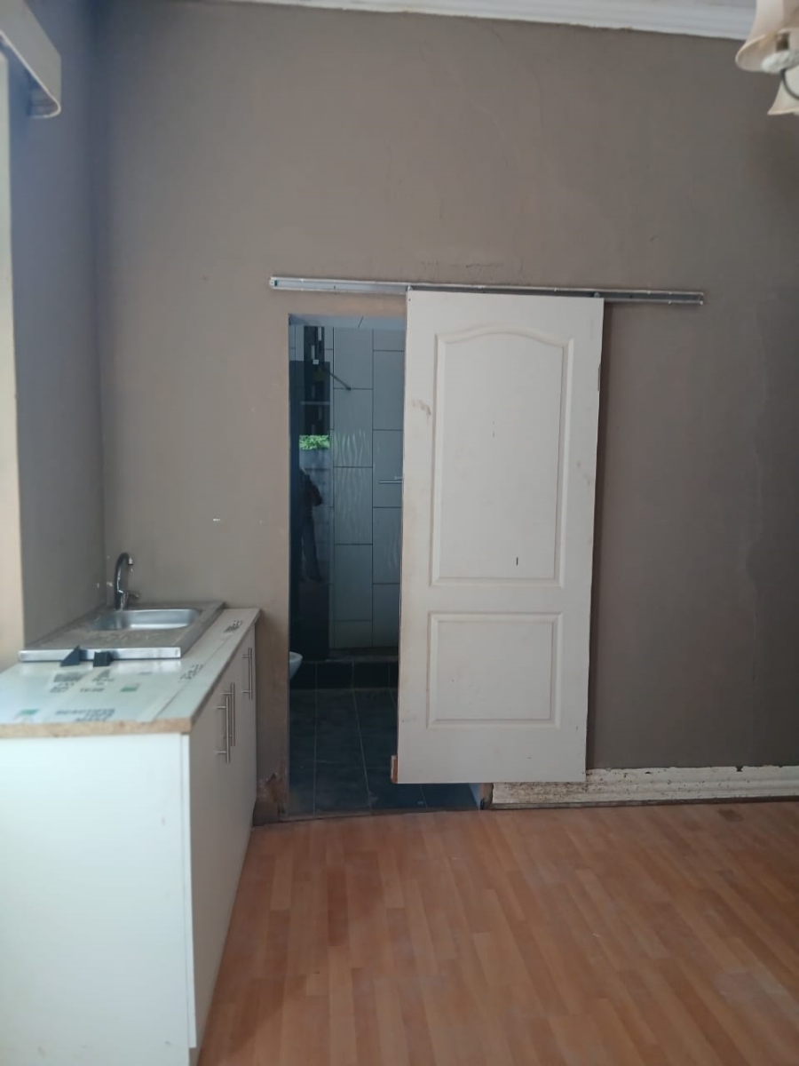 To Let 1 Bedroom Property for Rent in Orange Grove Gauteng