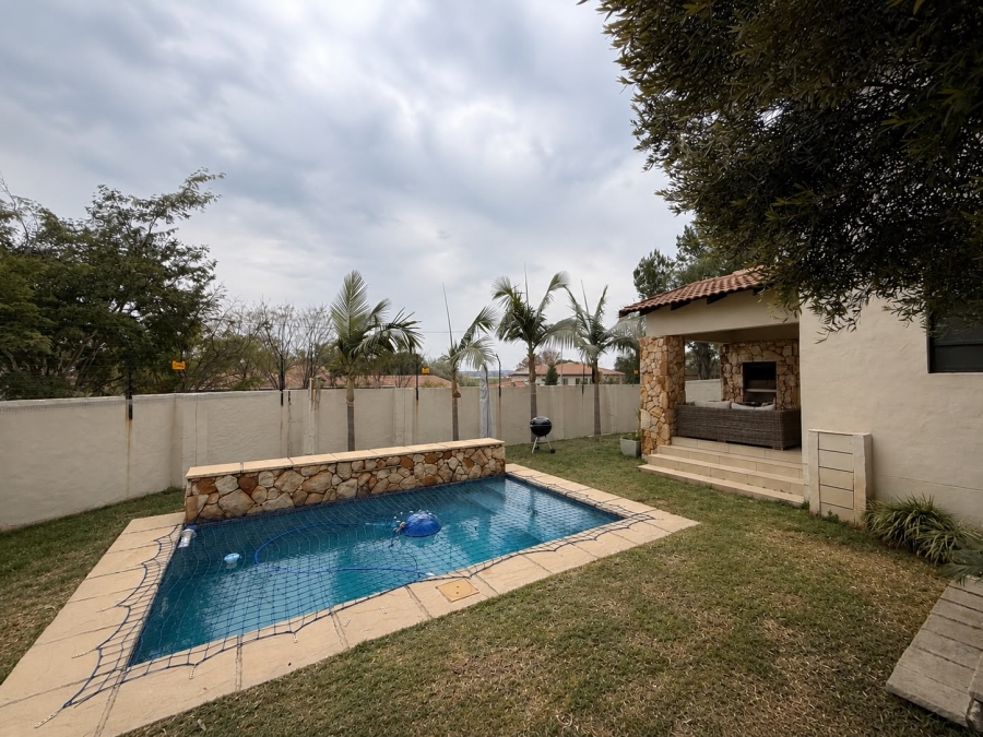 To Let 3 Bedroom Property for Rent in Broadacres Gauteng