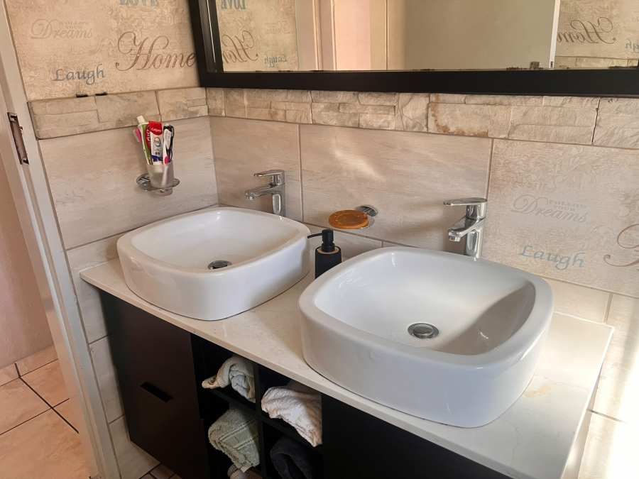 3 Bedroom Property for Sale in Ormonde View Gauteng