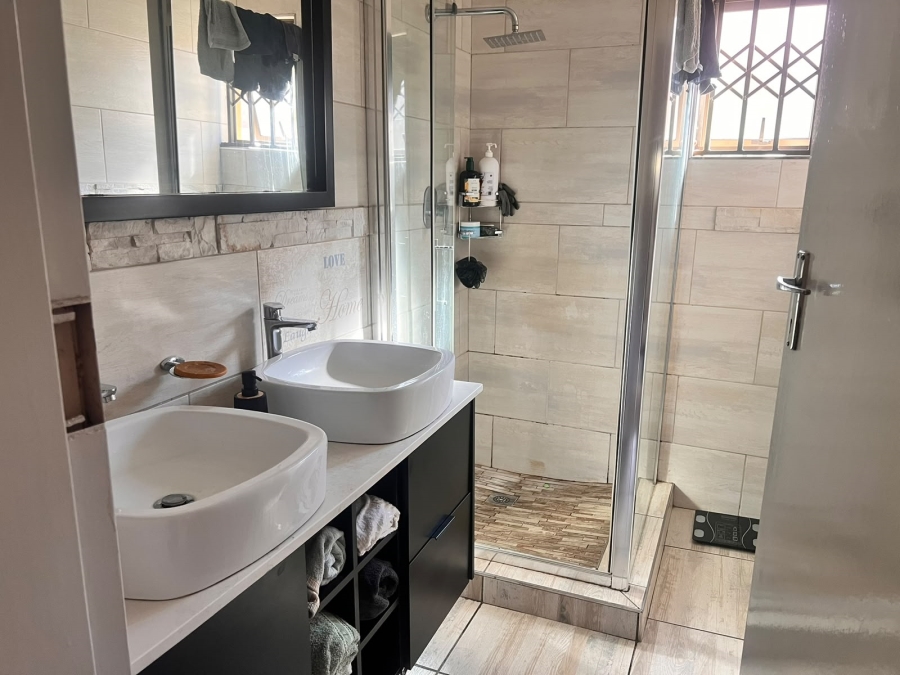 3 Bedroom Property for Sale in Ormonde View Gauteng