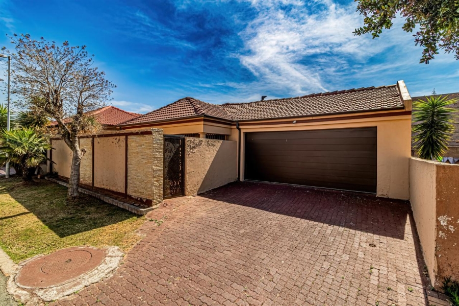 3 Bedroom Property for Sale in Ormonde View Gauteng