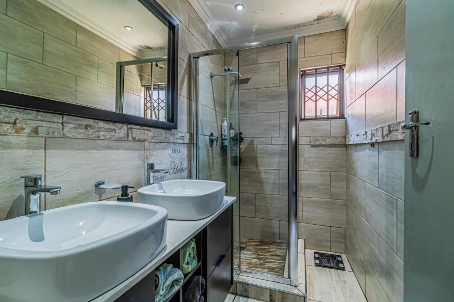3 Bedroom Property for Sale in Ormonde View Gauteng