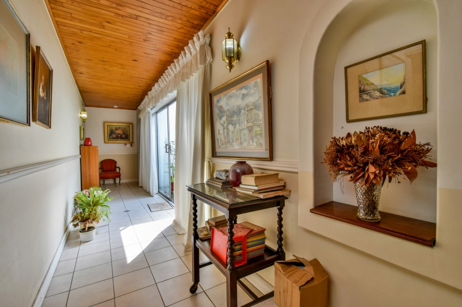 9 Bedroom Property for Sale in Nieuw Muckleneuk Gauteng