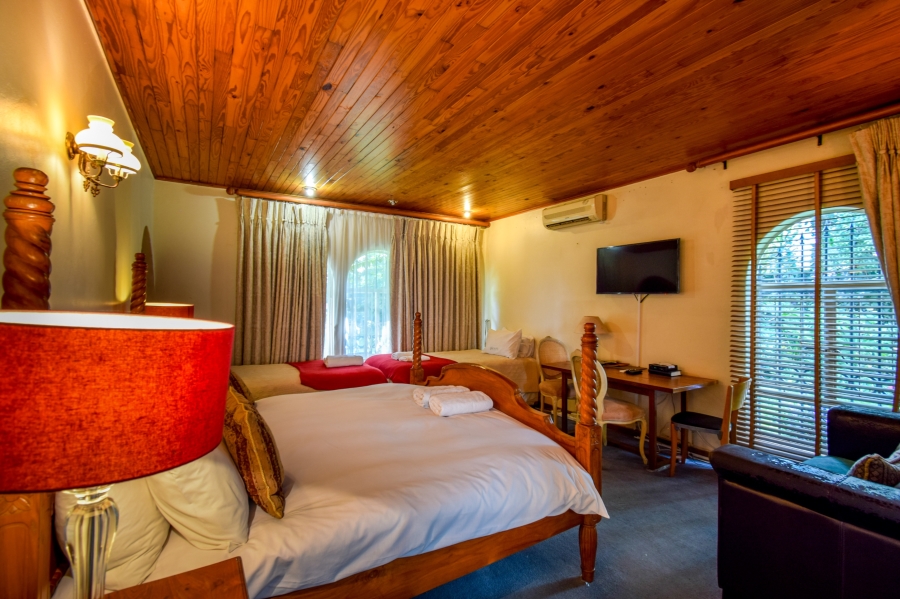 9 Bedroom Property for Sale in Nieuw Muckleneuk Gauteng