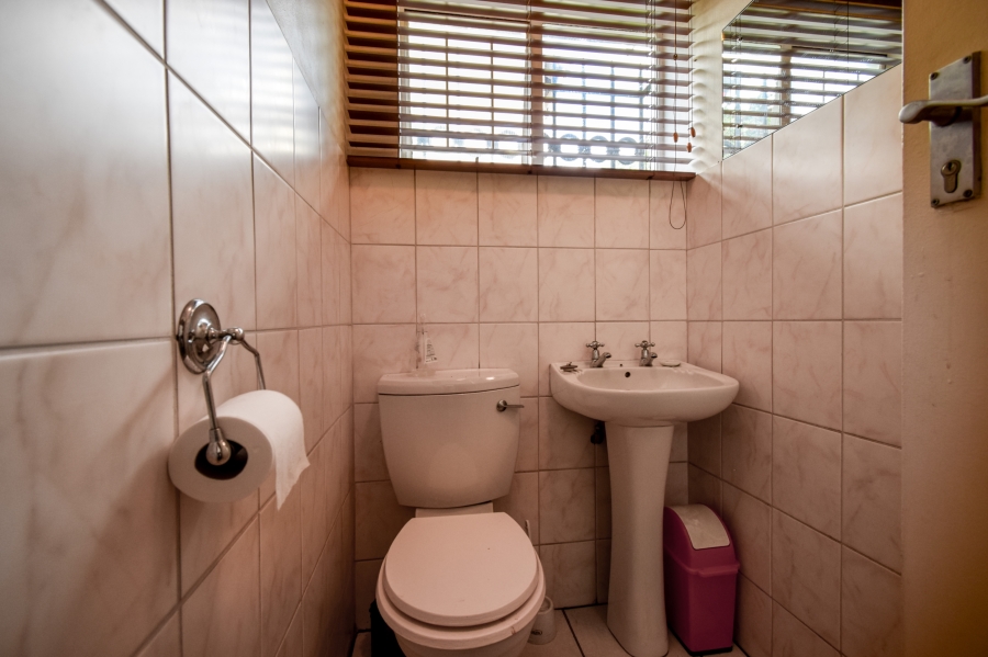 9 Bedroom Property for Sale in Nieuw Muckleneuk Gauteng