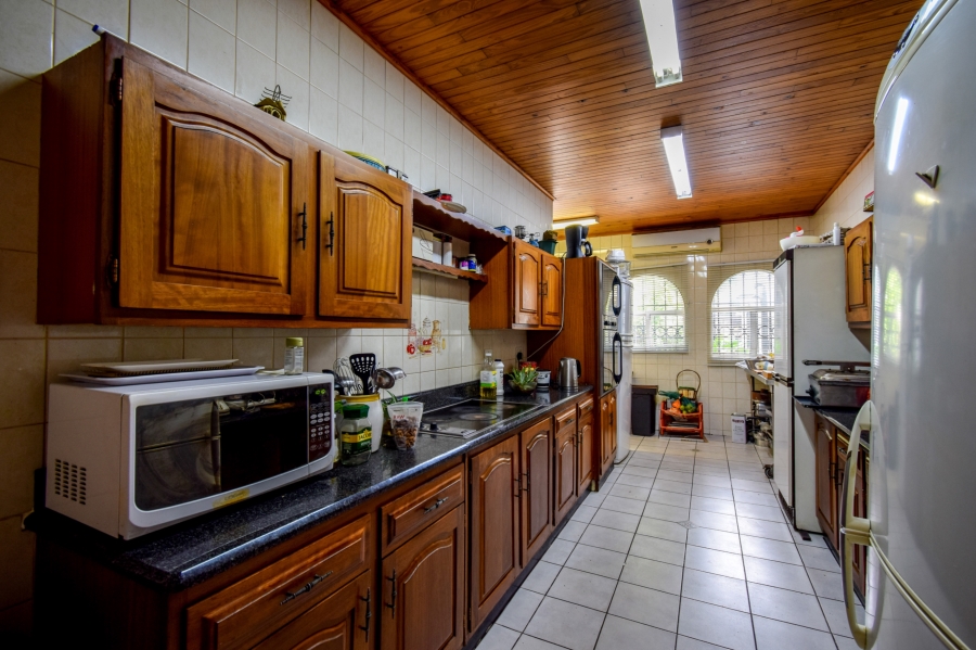 9 Bedroom Property for Sale in Nieuw Muckleneuk Gauteng