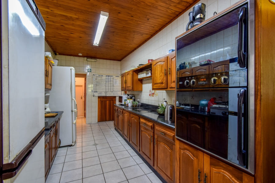 9 Bedroom Property for Sale in Nieuw Muckleneuk Gauteng