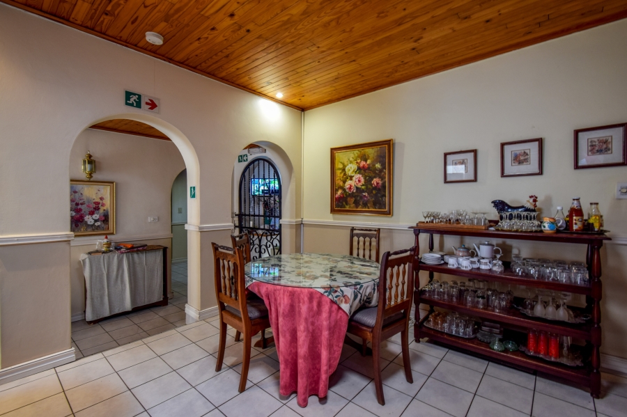 9 Bedroom Property for Sale in Nieuw Muckleneuk Gauteng
