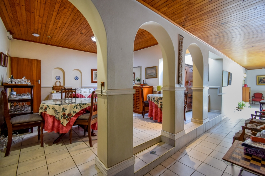 9 Bedroom Property for Sale in Nieuw Muckleneuk Gauteng