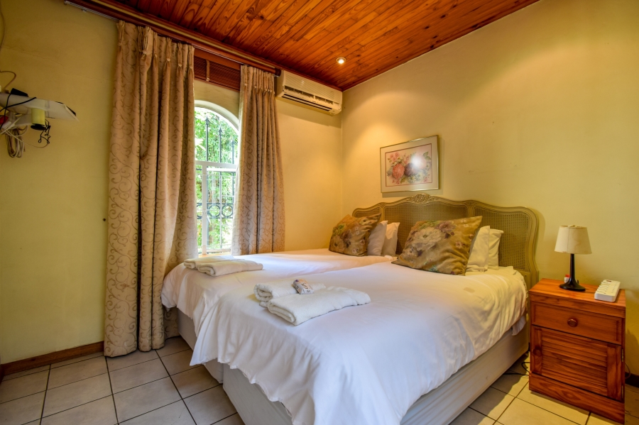 9 Bedroom Property for Sale in Nieuw Muckleneuk Gauteng